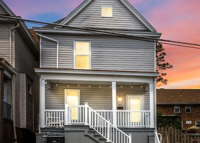 Plush 4br Retreat Patio & Parking * Pittsburgh