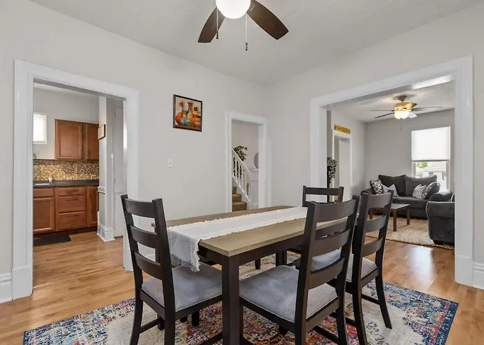 Plush 4br Retreat Patio & Parking * Pittsburgh