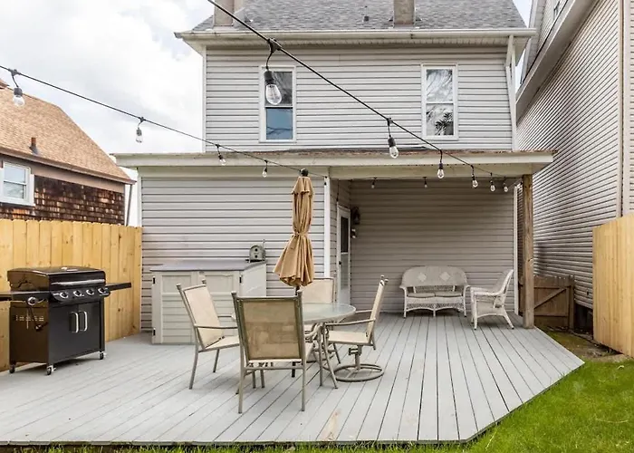 Holiday home Plush 4br Retreat Patio & Parking Pittsburgh