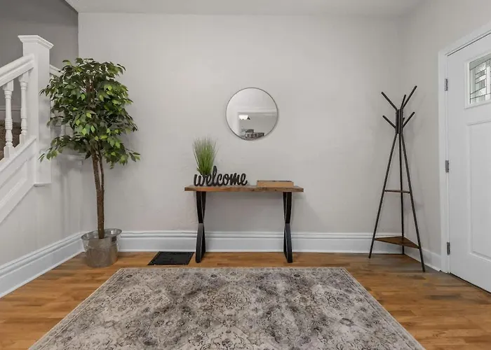 Plush 4br Retreat Patio & Parking