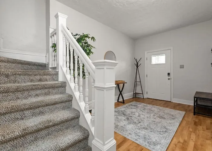 Plush 4br Retreat Patio & Parking