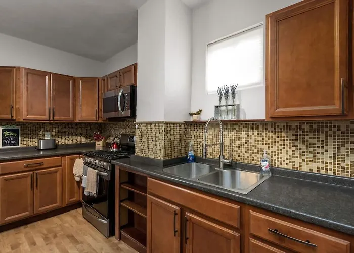 Plush 4br Retreat Patio & Parking *