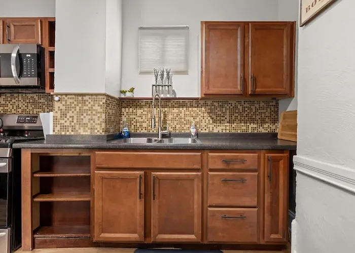 Plush 4br Retreat Patio & Parking * Pittsburgh
