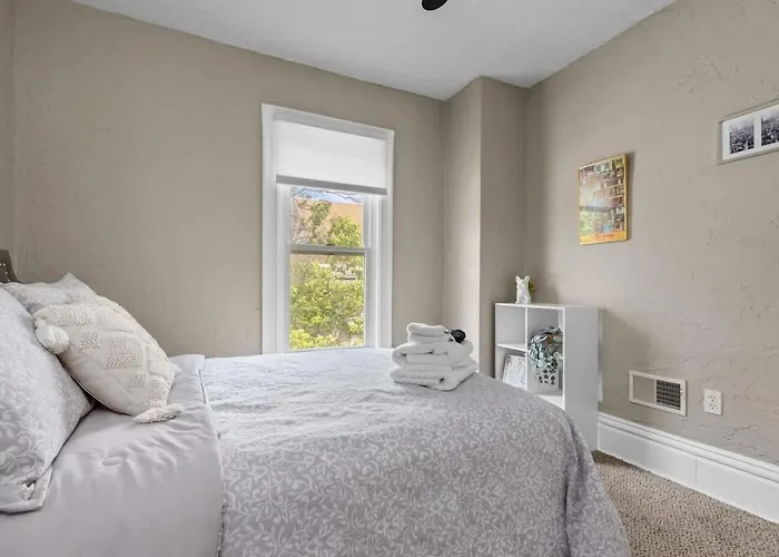 Holiday home Plush 4br Retreat Patio & Parking Pittsburgh